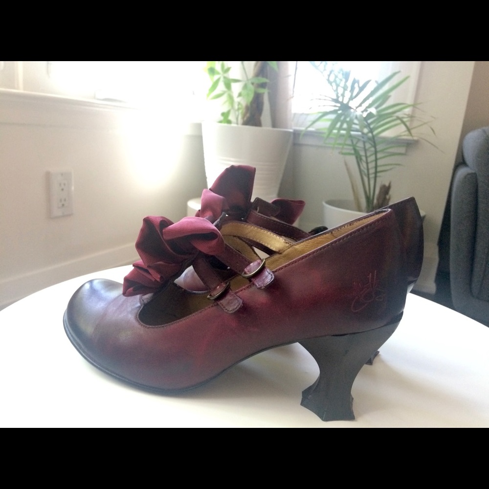 Fluevog Caravaggio Baroque T-strap | Burgundy | 8